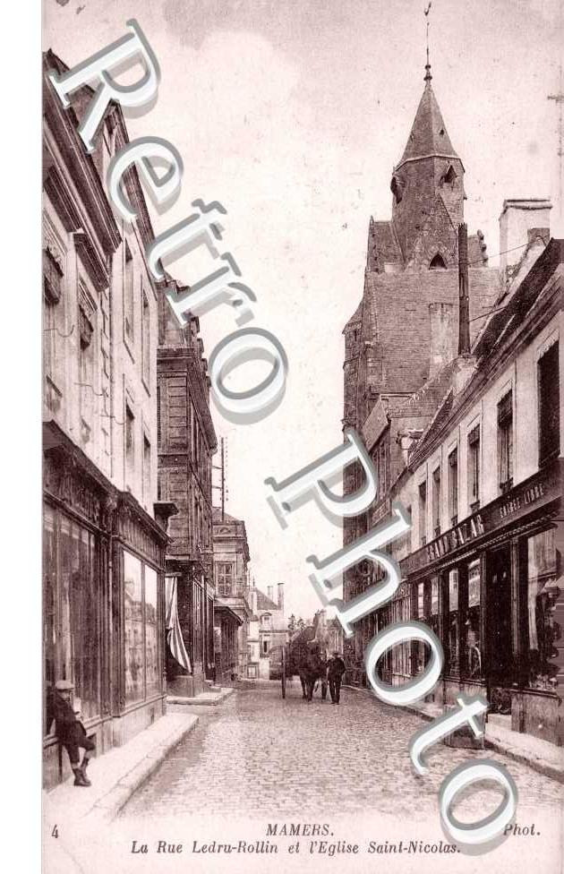Rue Ledru-Rollin et l&#039;eglise Saint Nicolas