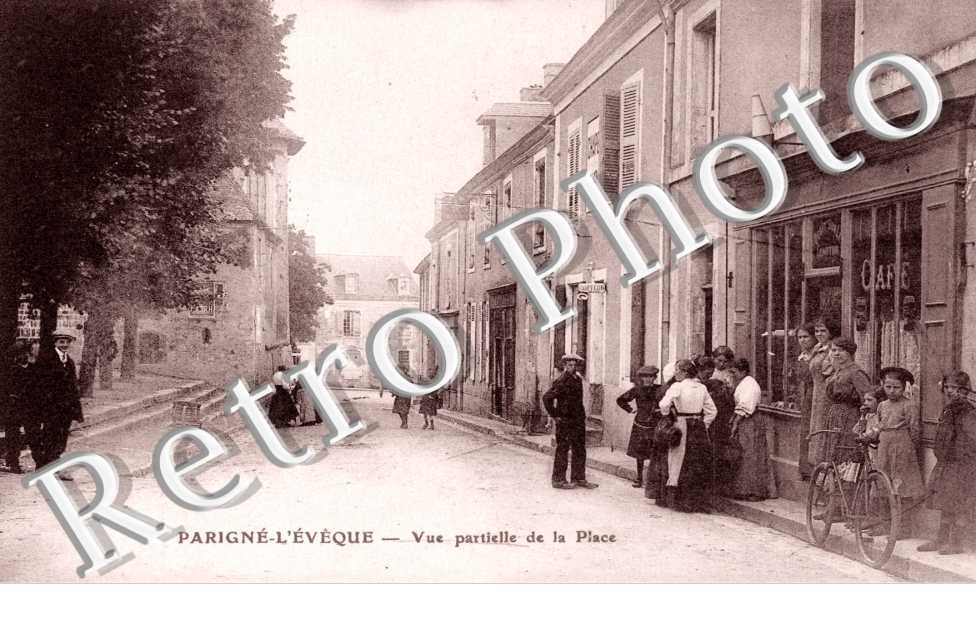 Vue partielle de la Place