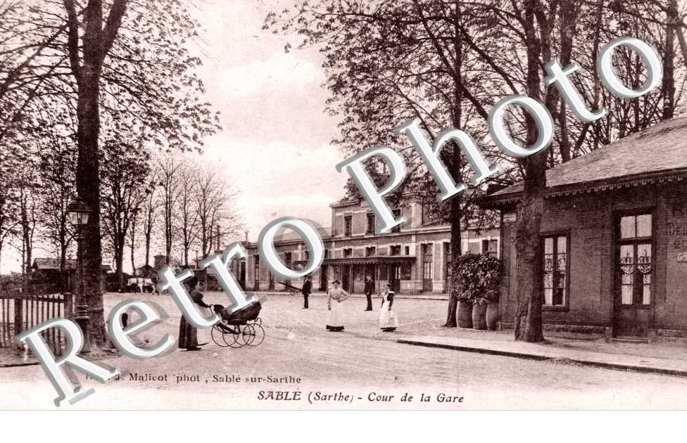 Cour de la gare