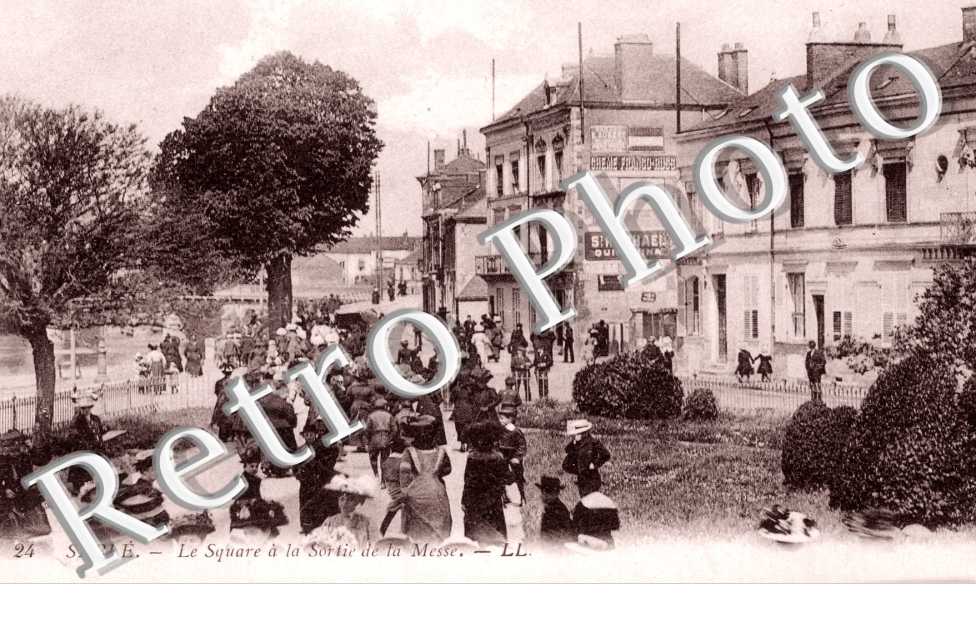 le Square a la Sortie de la Messe
