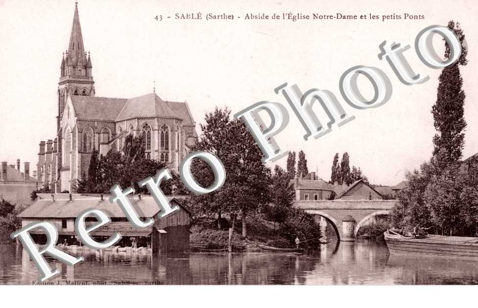 Abside de l&#039;Eglise Notre Dame et les Petits Ponts