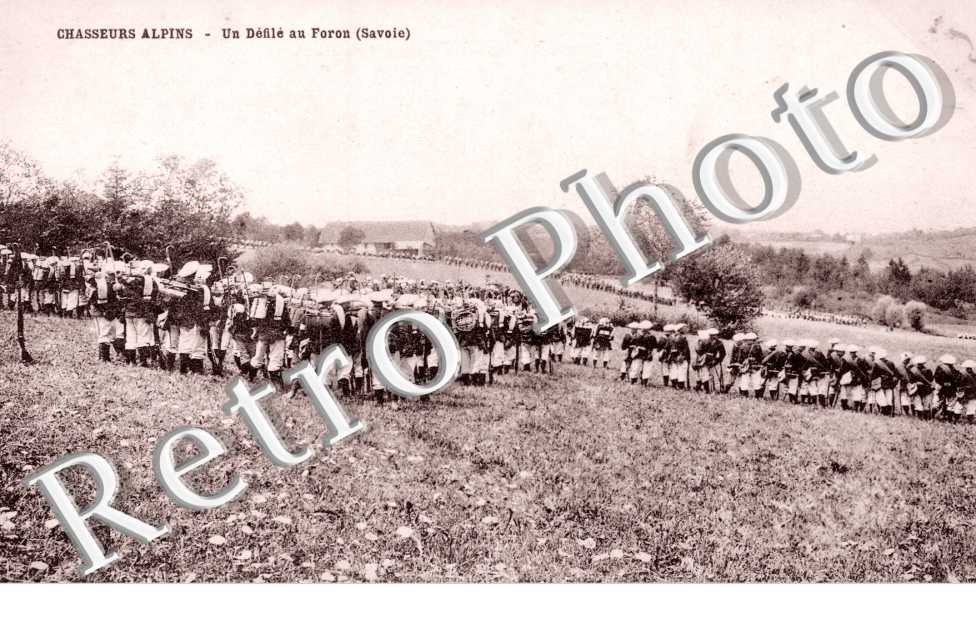 Chasseurs Alpins, un defile au Foron