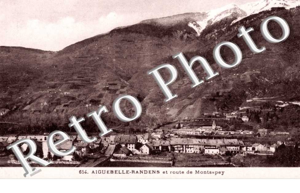 (Vue generale et Route de Montsapey)