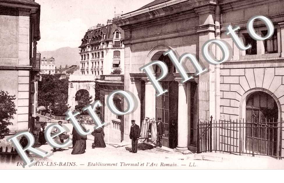 Etablissement Thermal et l&#039;Arc Romain