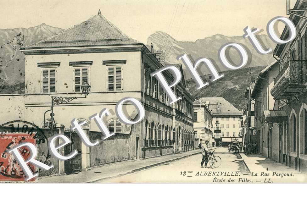La Rue Pargoud, Ecole des Filles