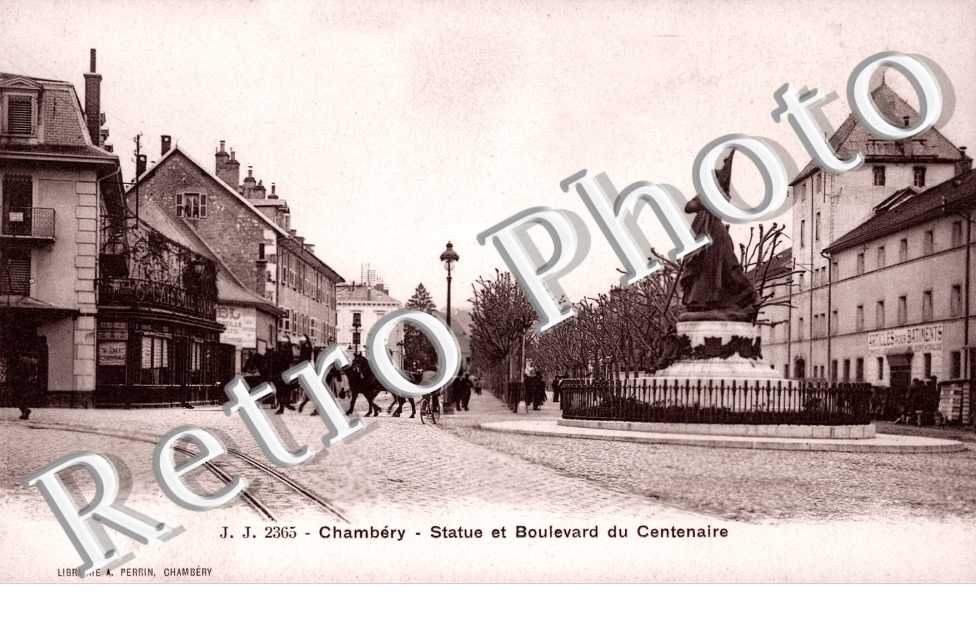 Statue et Boulevard du Centenaire