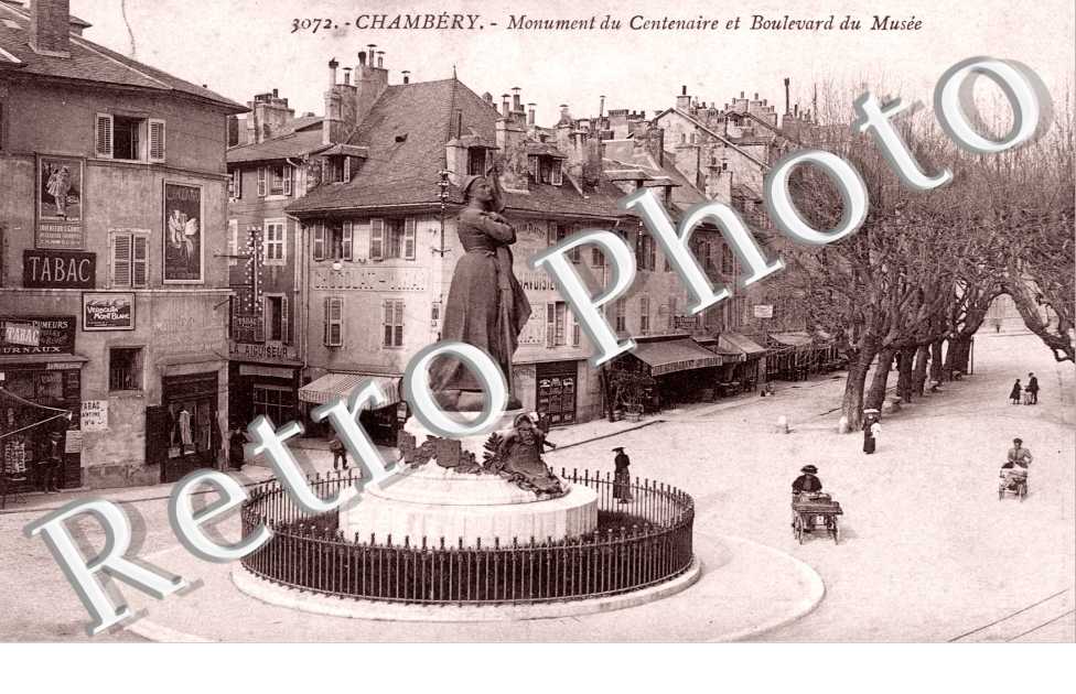 Monument du Centenaire et Boulevard du Musee