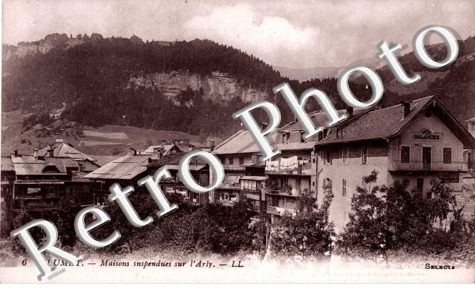 Maisons suspendues sur l&#039;Arly