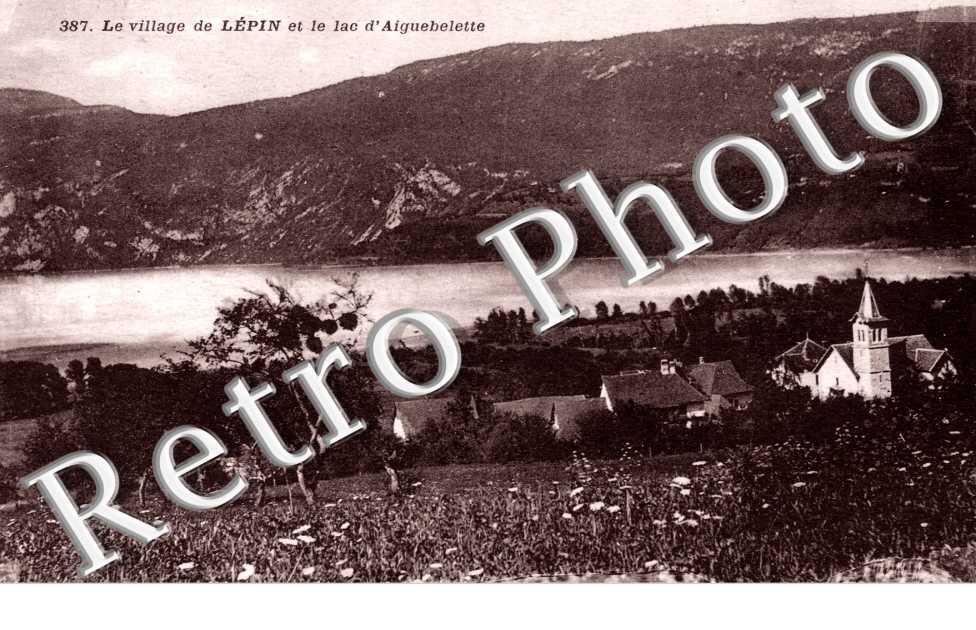 Le Village et le Lac