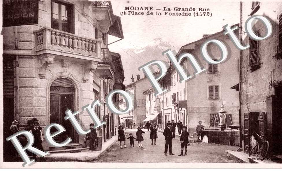 La Grande Rue et Place de la Fontaine