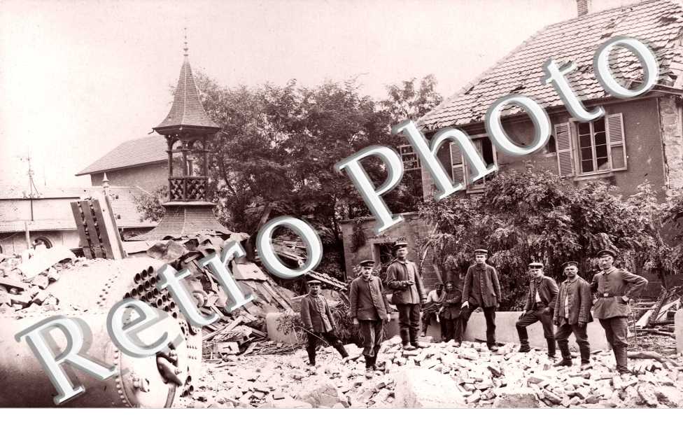 Ruines et soldats