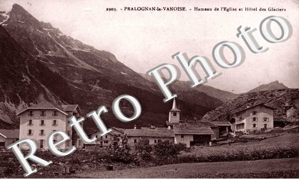 Hameau de l&#039;Eglise et Hotel des Glaciers