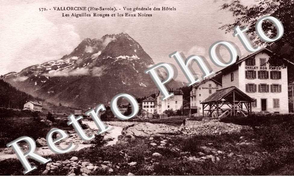 vue générale des Hôtels Les Aiguilles Rouges et les Eaux Noires