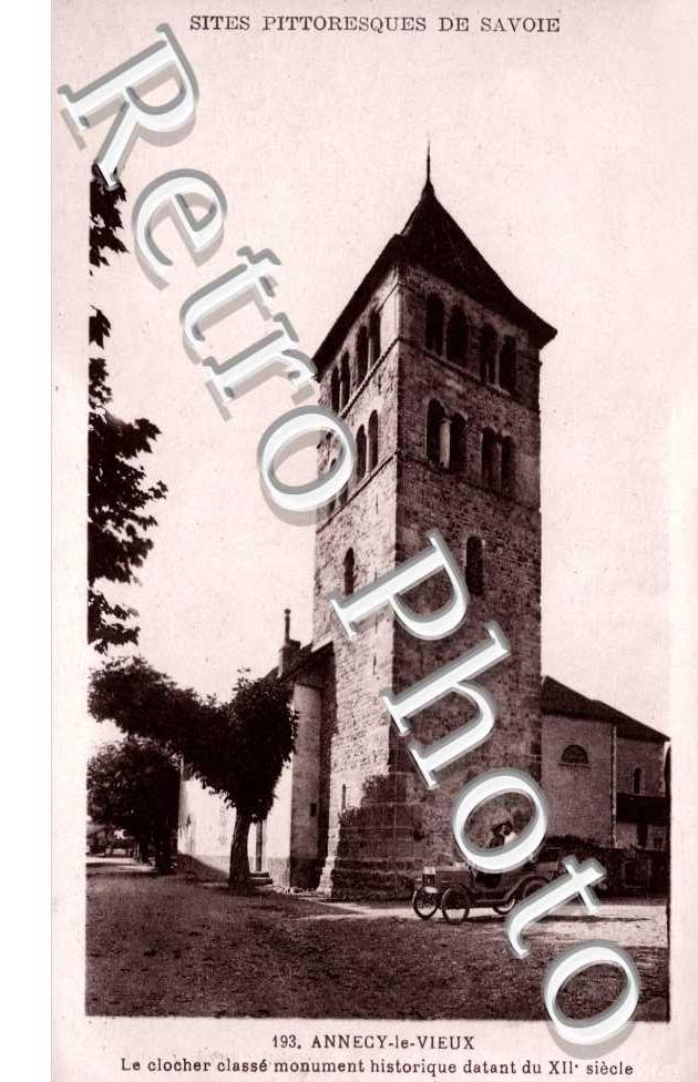 le clocher classe monument historique datant du XIIe siecle