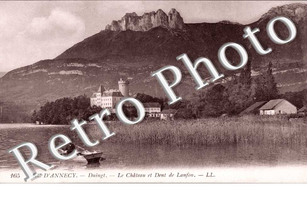 Lac d&#039;Annecy, le Chateau et Dent de Lanfon