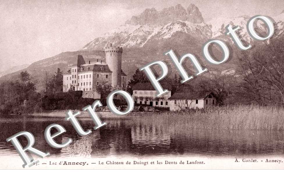 Lac d&#039;Annecy, le Chateau et les Dents de Lanfont