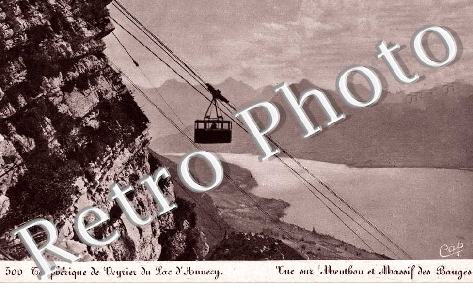Telepherique de Veyrier du Lac d'Annecy, Vue sur Menthon et Massif des Bauges