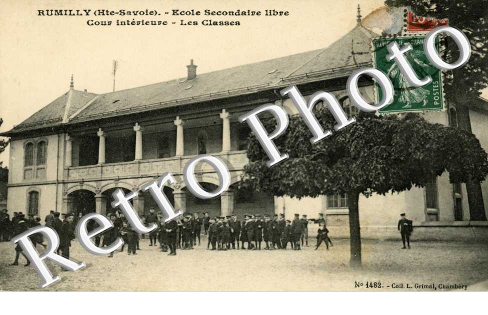 Ecole secondaire libre, cour interieur - enfant