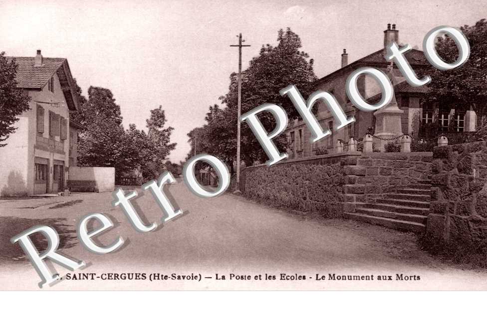 La poste et les ecoles - le monument aux morts