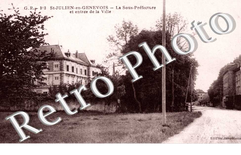 La Sous Prefecture et entree de la Ville