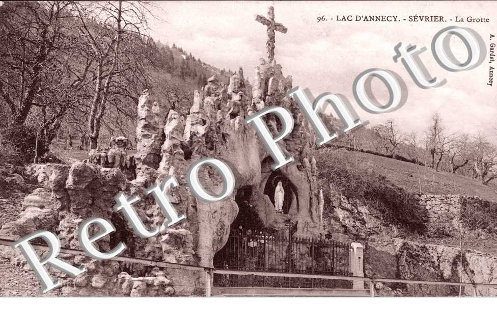Lac d&#039;Annecy  - la grotte