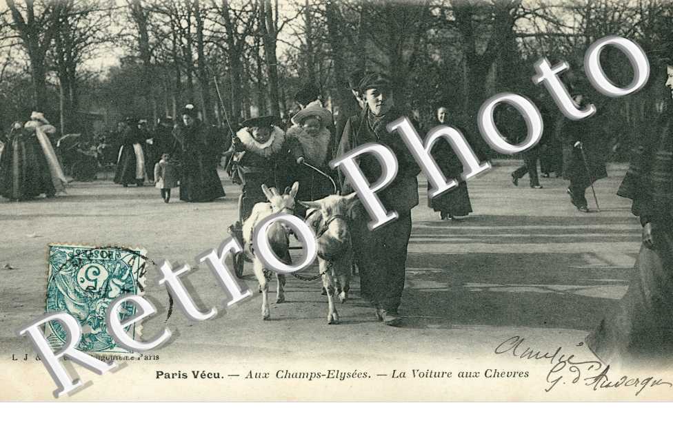 aux Champs Elysees la voiture aux chevres