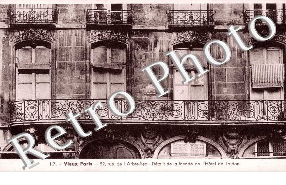52, rue l'Arbre Sec Details de la facade de l'Hotel de Trudon