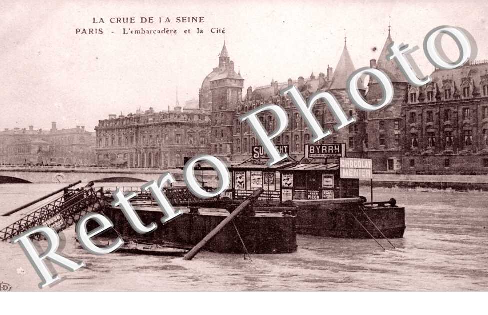 Crue de la Seine, l&#039;embarcadere et la Cite
