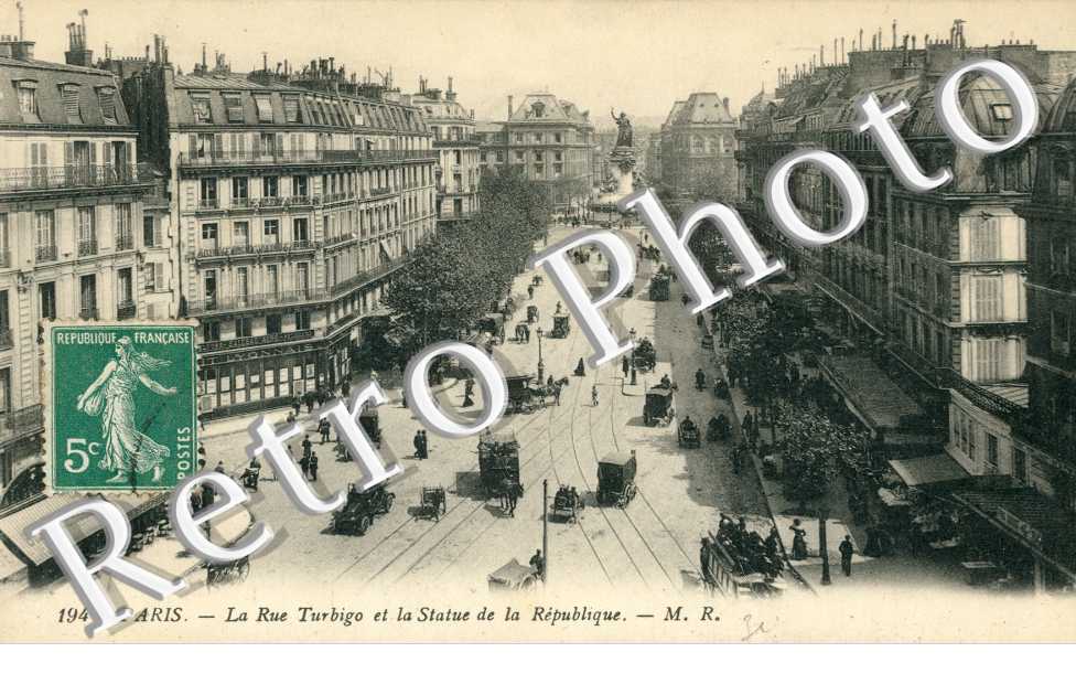 la rue Turbigo et la statue de la republique