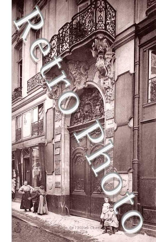 Rue Saint Louis en l&#039;Ile Porte de l&#039;Hotel,