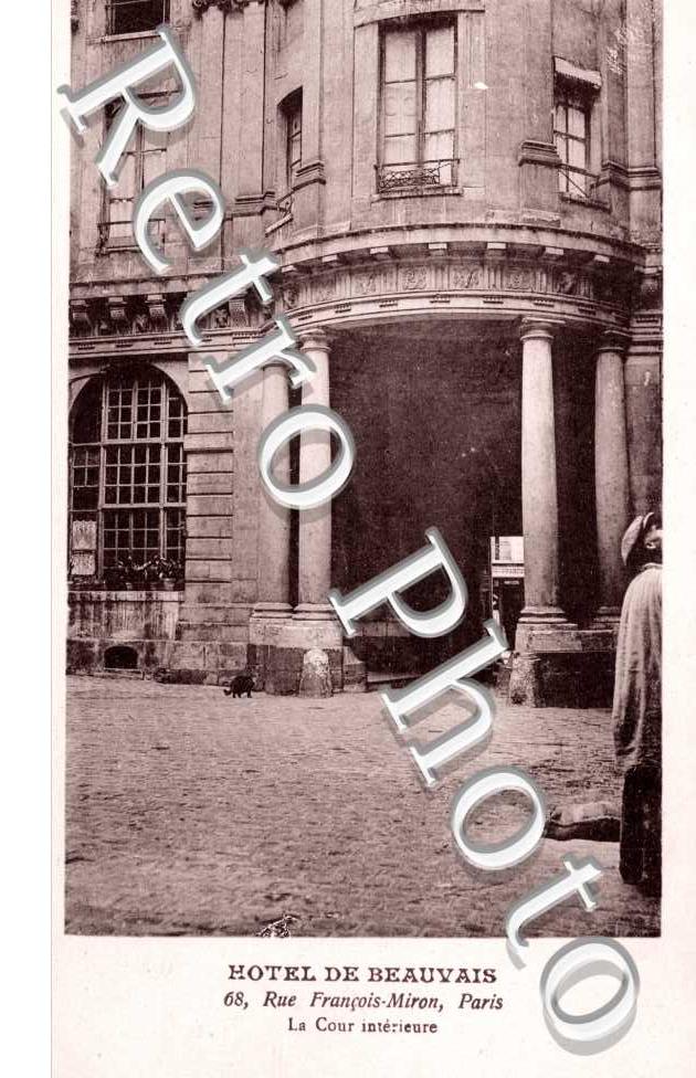 Hotel de Beauvais, la Cour interieure