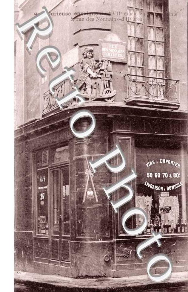 Curieuse enseigne, Rue des Nonnains d&#039;Hyeres