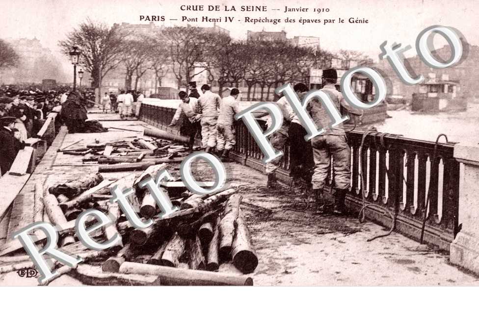 pont Henri IV Janvier 1910  Repechage des epaves par le Genie