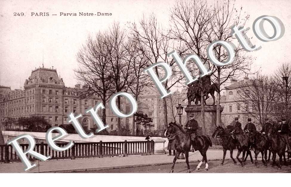 parvis Notre Dame