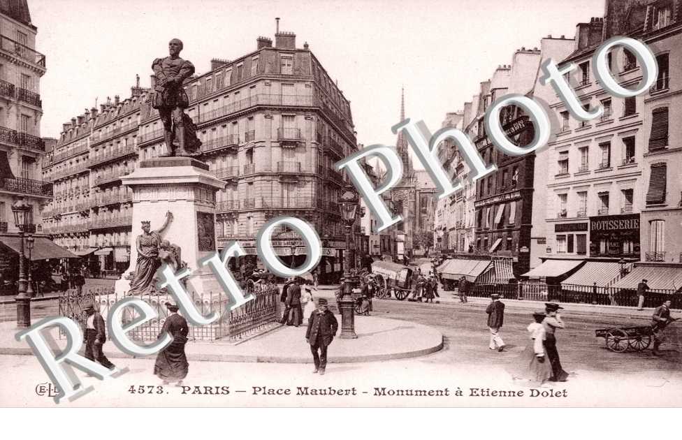 Place Maubert, Monument a Etienne Dolet