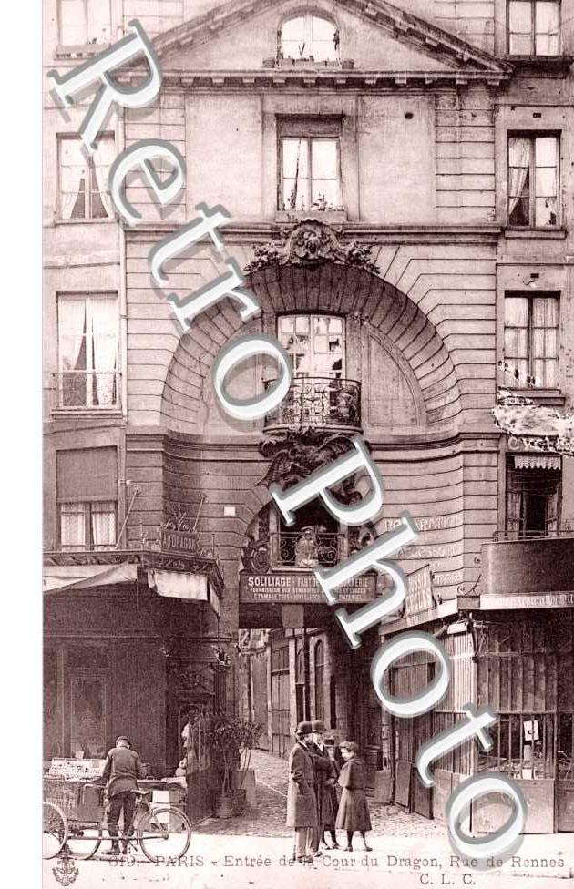 Entree de la Cour du Dragon, Rue de Rennes
