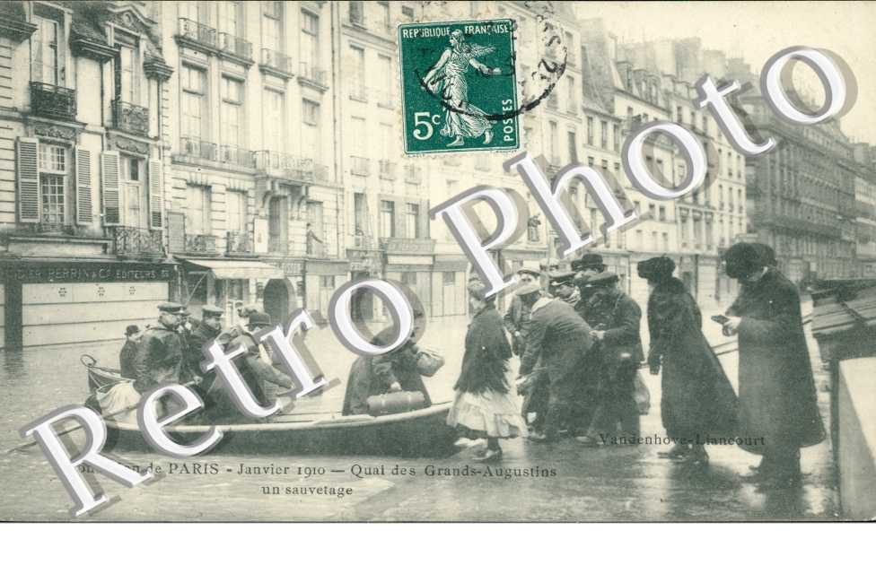 Inondations 1910, Quai des Grands Augustins, un sauvetage