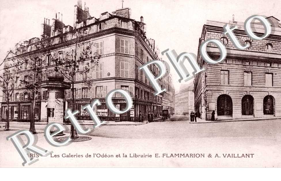 Les Galeries de l&#039;Odeon et la Librairie Flammarion et Vaillant