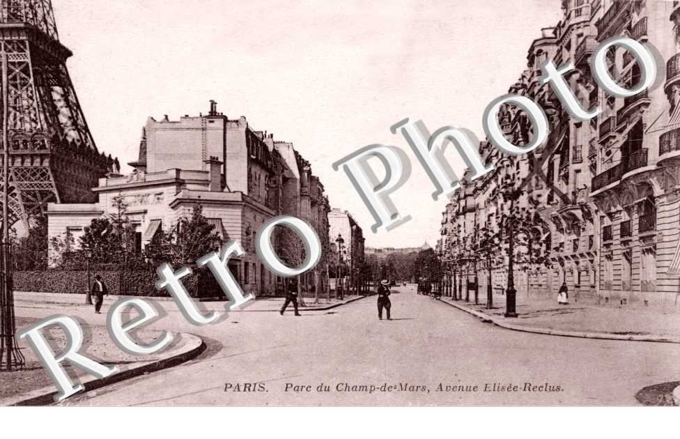 PARC DU CHAMP DE MARS avenue Elisee Reclus TOUR EIFFEL