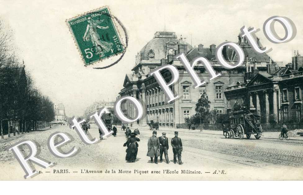 L&#039;Avenue de La Motte Piquet  avec l&#039;Ecole Militaire