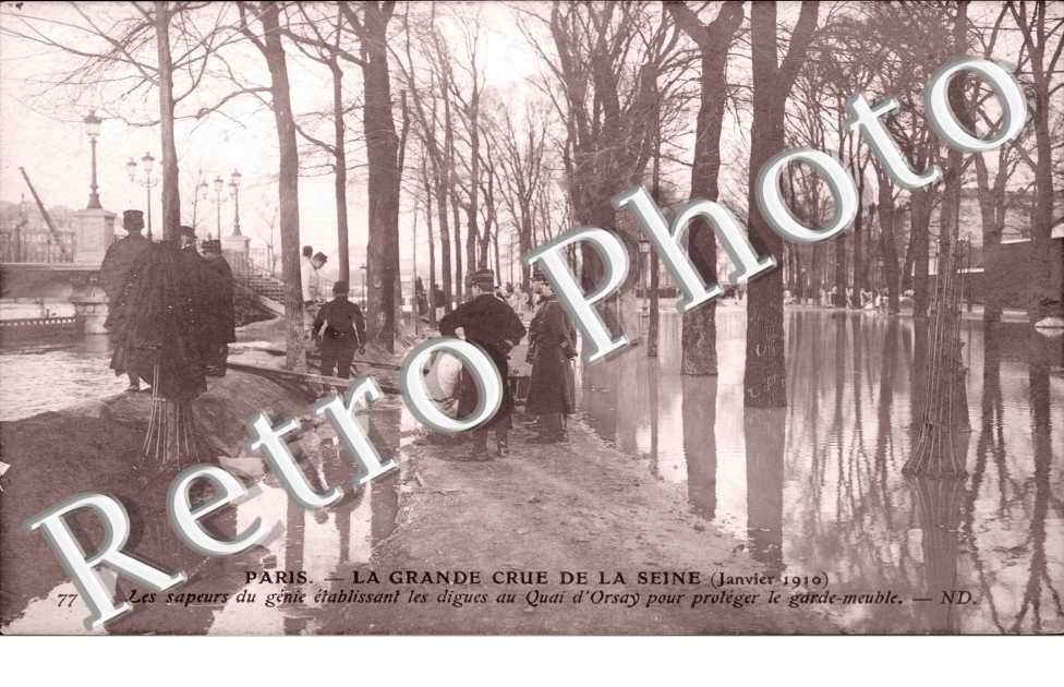 Inondations 1910, les Sapeurs du Genis etablissement les digues au Quai d'Orsay