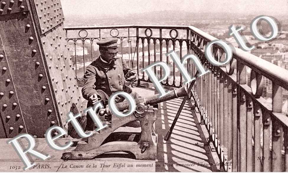 Canon de la Tour Eiffel au moment ou il va annoncer l'heure de midi