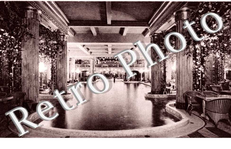 Le Lido des Champs Elysees, la Piscine