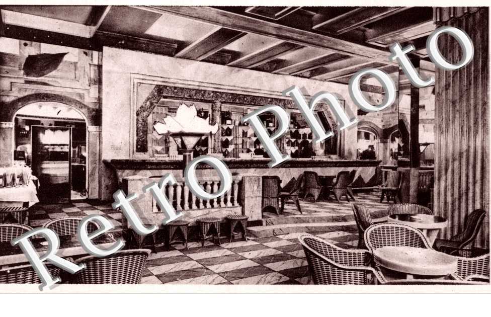 Le Lido des Champs Elysees, le Bar