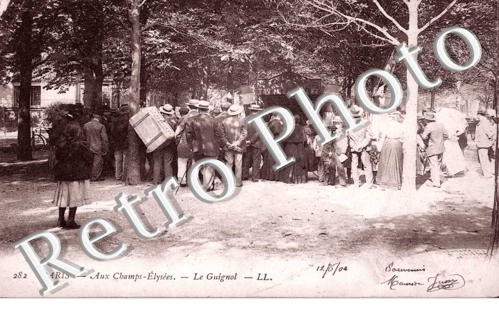 Aux Champs Elysees, le Guignol