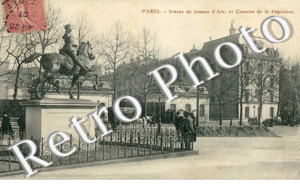 statue de Jeanne d&#039;Arc et caserne de la Pepiniere