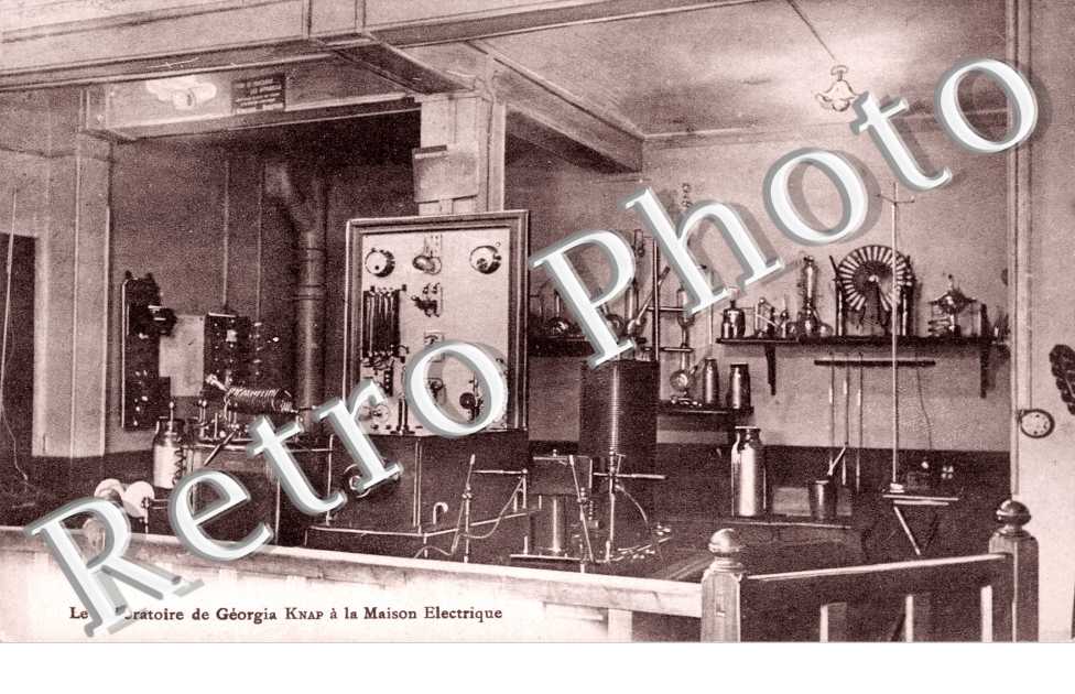 Laboratoire de Georgia Knap a la Maison Electrique