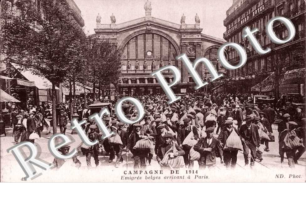 Emigres belges arrivant a Paris Gare du Nord