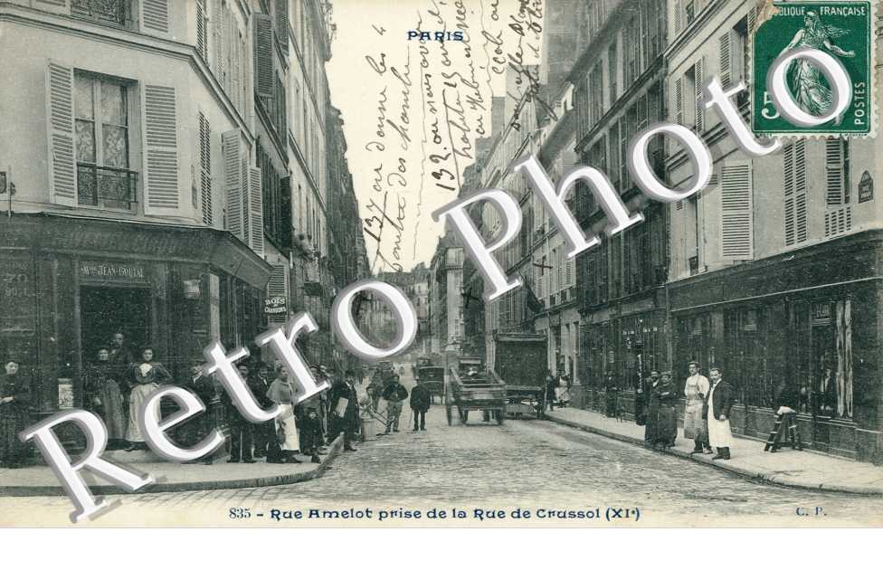 Rue Amelot prise de la rue Crussol