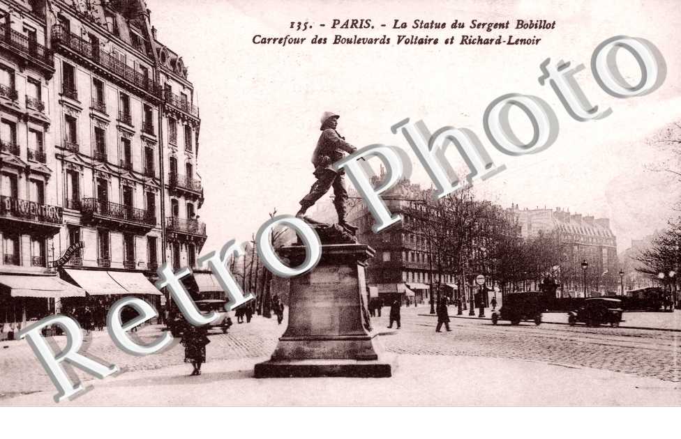 Boulevard Richard Lenoir Statue du sergent Bobillot